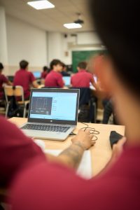 Alumnos de Andel FP trabajando en un Ciclo Formativo de Grado Superior